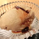 ぎんざ 一二岐 - 高知県産鰹のわら焼き 1500円 の黒糖アイス