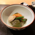 ぎんざ 一二岐 - 高知県産鰹のわら焼き 1500円 の野菜の炊き合わせ