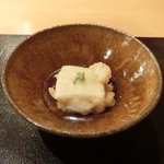 ぎんざ 一二岐 - 高知県産鰹のわら焼き 1500円 の揚げゴマ豆腐