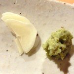 ぎんざ 一二岐 - 高知県産鰹のわら焼き 1500円 の大蒜と山葵