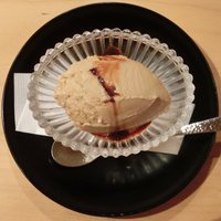 ぎんざ 一二岐 - 高知県産鰹のわら焼き 1500円 の黒糖アイス