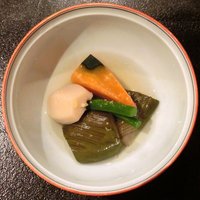 ぎんざ 一二岐 - 高知県産鰹のわら焼き 1500円 の野菜の炊き合わせ
