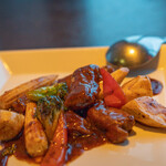 ジョーズ シャンハイ ニューヨーク - 2021.7 牛リブロースとマコモ茸の炒め ブラックビーンズソース（2,750円）