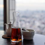 ジョーズ シャンハイ ニューヨーク - 2021.7 紹興酒 カラフェ（180ml 2,100円）ピント合わせ紹興酒