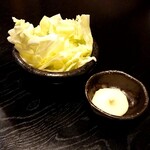 炭火焼 とりぞう - お通し  ( キャベツ )