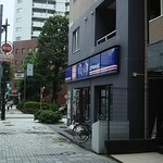 ゆで太郎 - 人形町駅方からパチリ♪  一押し「うな丼」の幟がたってます(^-^)v