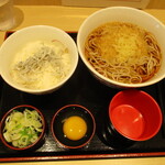 Irorian Kiraku - 朝定食430円。