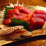 Hamachiyuu - マグロのお刺身．．．何故か鯛のお刺身も．．．