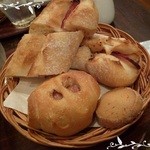 穂の香 あざみ野 - ベーコンとマスタードのフランスパン&ソーセージパン