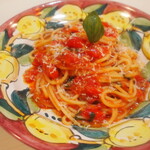 ～Spaghetti～ Tomato sauce and powdered cheese “Pomodoro” that Neapolitans love