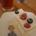 カフェ＆ギフト ディーアンドディー - 桃のショートケーキ