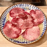 近江焼肉ホルモン すだく - 元祖タン塩焼き