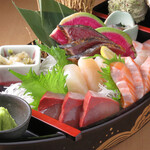 Assortment of 7 types of sashimi (including 2 types of Small dish)