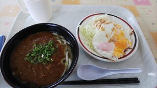 Tomiyoshi Shokudou - カレーうどん350円と目玉焼き150円