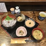 會水庵 - 釜あげしらすと焼いわしの親子丼1,200円