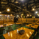 上の焼肉屋 - テラス席も完備し、換気性MAXです