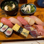 美よし鮨 - 伊豆の味覚のランチ にぎり寿司 1100円。