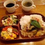 Suri Sutori Zu Baru - グリーンカレーのセット スープ、珈琲付き990円税込