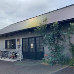 CAFE AND RESTAURANT HUTTE - 外観