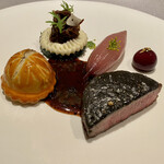 ASAHINA Gastronome - 黒毛和牛フィレ肉＆黒トリュフ　ポワレにし、黒トリュフのグラッサージュとそのテールのブレゼ、オニオンルージュのファルシ