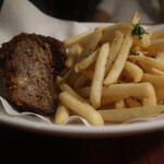 アナログ 新宿 - メンチカツとフライドポテト