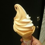 北海道どさんこプラザ - 夕張メロンソフトクリーム