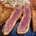 Gyuukatsu Okada - 牛かつのレア感。  牛肉の赤身の旨味。  思ったのですが、  衣を付けて、 牛肉の赤身を楽しむカツですね。
