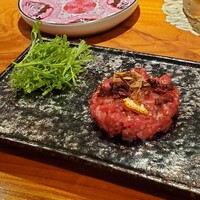 東京肉しゃぶ家 - 但馬玄 ランプ タルタル 絞りたてごま油と自家製ドライフルーツ