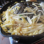 Nama Ramu Jingisukan Meigoru - 野菜に卵を落とし、ニラ玉風で。