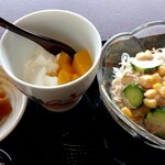 あじか - うな重のサラダ、漬物、杏仁豆腐