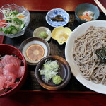 伊藤家 - ミニまぐろ丼とざるそばセット