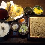 Shingozensoba Shinramen Kura No Men - 「上天ぷら定食」1060円＋蕎麦大盛り100円。