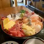 みなと食堂 - おまかせ10種盛丼