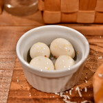 World Burger - 【イングランドバーガー ランチセット@税込1,870円】サイド：うずらのピクルス。ブレた。。