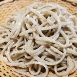 胡桃亭 - 十割の蕎麦は細切りで歯応えのあるもので水切りは甘いが香り風味共に申し分無し