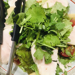 八丁蔵 - とりハムとパクチーのサラダ