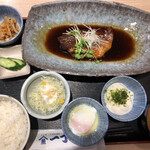 刺身と寿司 魚や一丁 - 鯖味噌煮定食