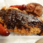 辻肉店 - 豚カツ（３００円）と鶏唐揚げとソーセージ