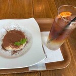 オニヤンマ コーヒー&ビア - ティラミス、コールドブリュートニック