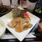 となりの食堂 - 生姜焼き定食　ご飯少なめ