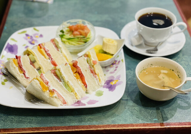 ストロベリーフィールズ フルーツショップカンノ 西新宿 カフェ 食べログ ストロベリーフィールズ フルーツショップカンノ 西新宿 カフェ 食べログ