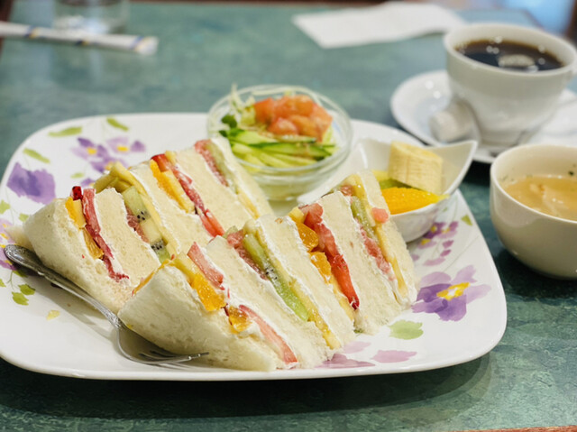ストロベリーフィールズ フルーツショップカンノ 西新宿 カフェ 食べログ ストロベリーフィールズ フルーツショップカンノ 西新宿 カフェ 食べログ