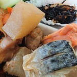 Asahi Shokudou&Sunrise Cafe - 塩サバ、焼き鮭、鶏肉と大根の煮物