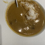 ステーキ ベンガル - 〆のカレーライス
      どちらを選択できます。シェアしてどちらもいただきましたが、私はガーリックチャーハンが好みでした。