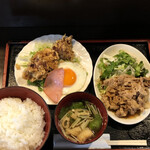 Rokudemonai Kuimono Ya Kuma - 鳥唐揚げと生姜焼き3点セット800円をハムエッグにご飯大盛＋150円