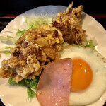Rokudemonai Kuimono Ya Kuma - 鳥唐揚げにハムエッグを半熟焼きでお願いします