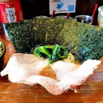 ラーメン 末廣家 - チャーシュー麺のり増し