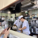 大鵬 - 左大将、中アンちゃん、右アニキ、仕切は二人