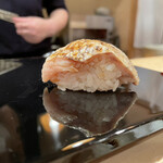 登喜和鮨 - 佐渡産喉黒湯で炙り