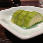 YAKITORI 燃 es - ズッキーニの糠漬け、初めて食べましたが
      コレは箸休めに最高で、有難く宅飲み新作
      メニュー入り！笑笑